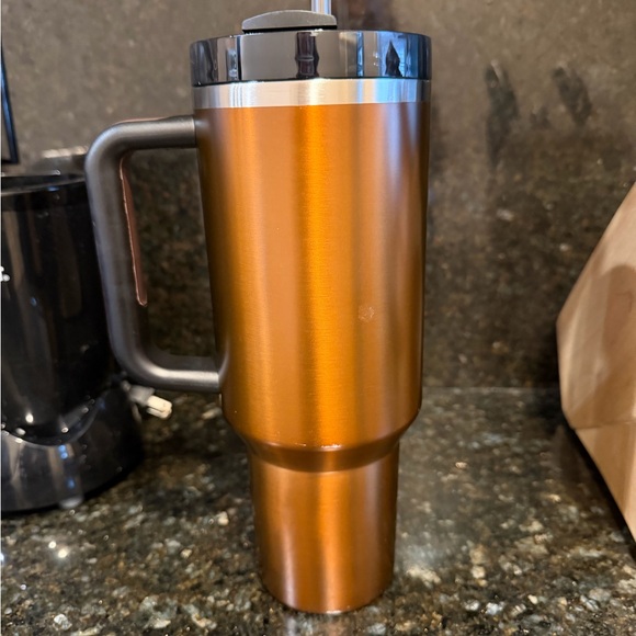 Stanley Copper Travel Mug with Handle - Picture 4 of 5